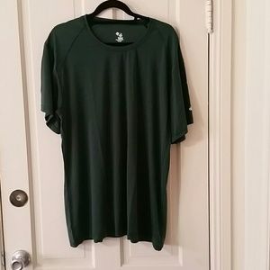 NWOT. Ladies' forest  green tee. Size 2XL.